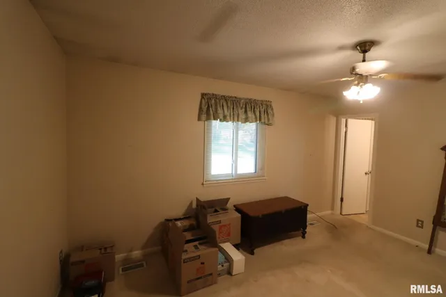 $134,900 | 906 Valley Drive, Carterville, IL 62918