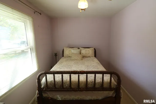 $134,900 | 906 Valley Drive, Carterville, IL 62918