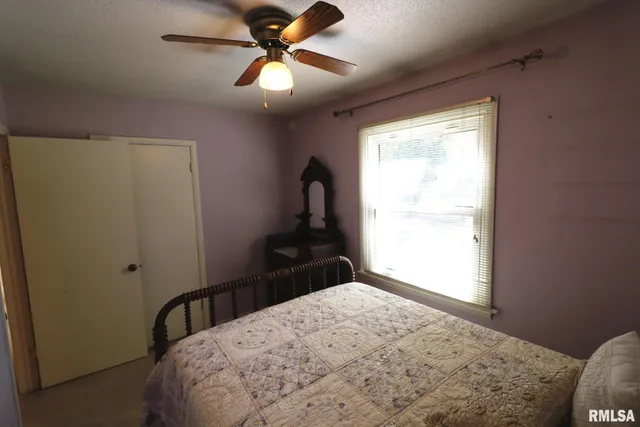 $134,900 | 906 Valley Drive, Carterville, IL 62918