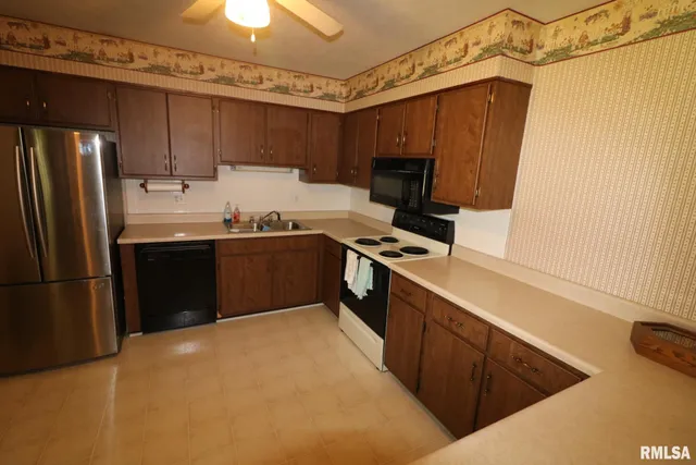 $134,900 | 906 Valley Drive, Carterville, IL 62918