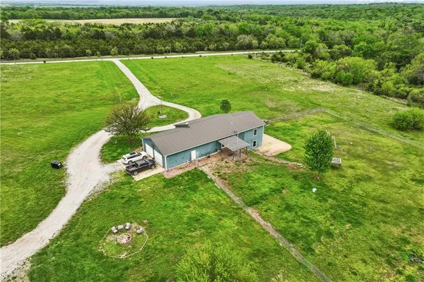 $425,000 | 4370 Lee Road, Mound City, KS 66056