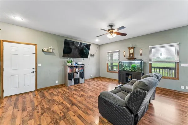 $425,000 | 4370 Lee Road, Mound City, KS 66056