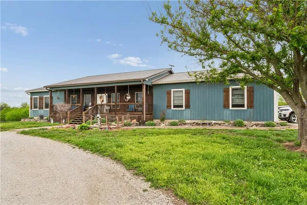 $425,000 | 4370 Lee Road, Mound City, KS 66056