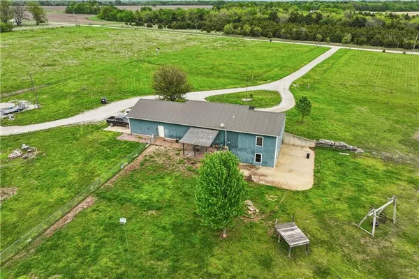 $425,000 | 4370 Lee Road, Mound City, KS 66056