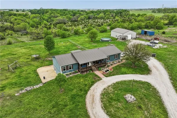 $425,000 | 4370 Lee Road, Mound City, KS 66056