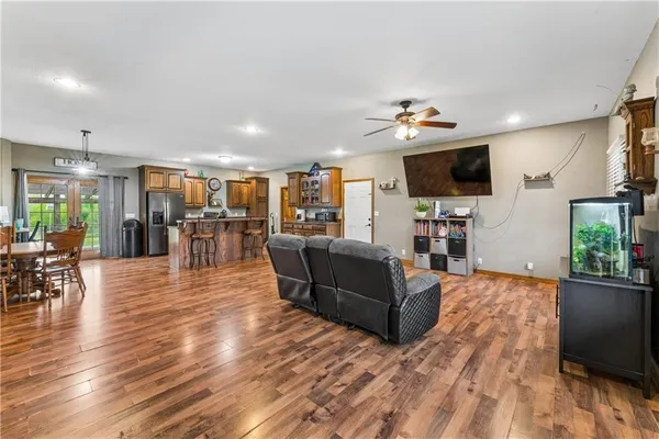 $425,000 | 4370 Lee Road, Mound City, KS 66056