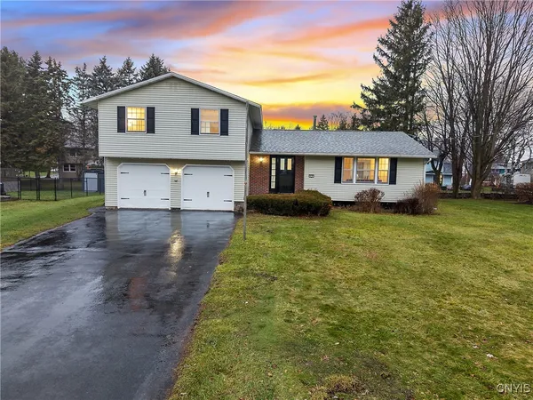 $399,900 | 110 Mallard Drive, Camillus, NY 13031
