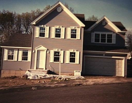 60 R Ridgeway Avenue Waterbury, CT 06708 - Photo 1 of 1 a front view of a house