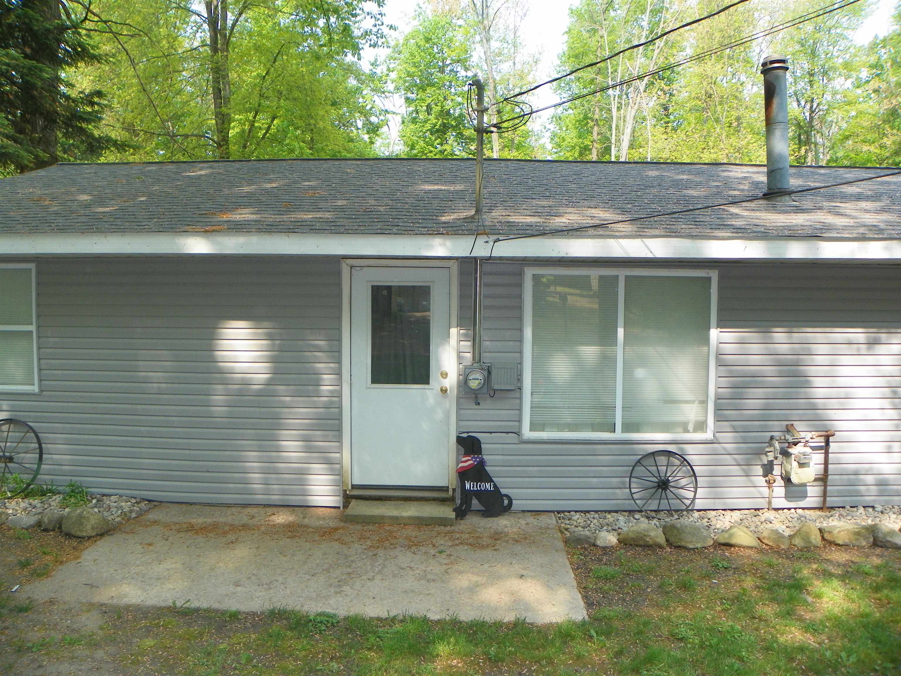 1265 Russell Street Harrison, MI 48625 - Photo 2 of 28