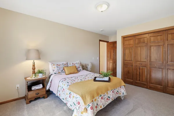 $995,000 | 1105 114th Street West, Inver Grove Heights, MN 55077