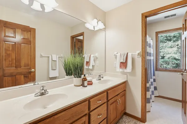 $995,000 | 1105 114th Street West, Inver Grove Heights, MN 55077
