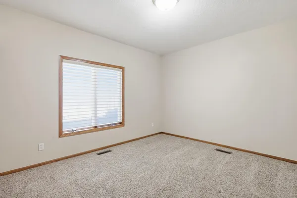 $995,000 | 1105 114th Street West, Inver Grove Heights, MN 55077