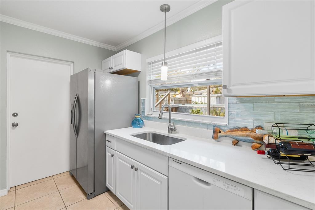 9717 54th Avenue North St. Petersburg, FL 33708 - Photo 12 of 42