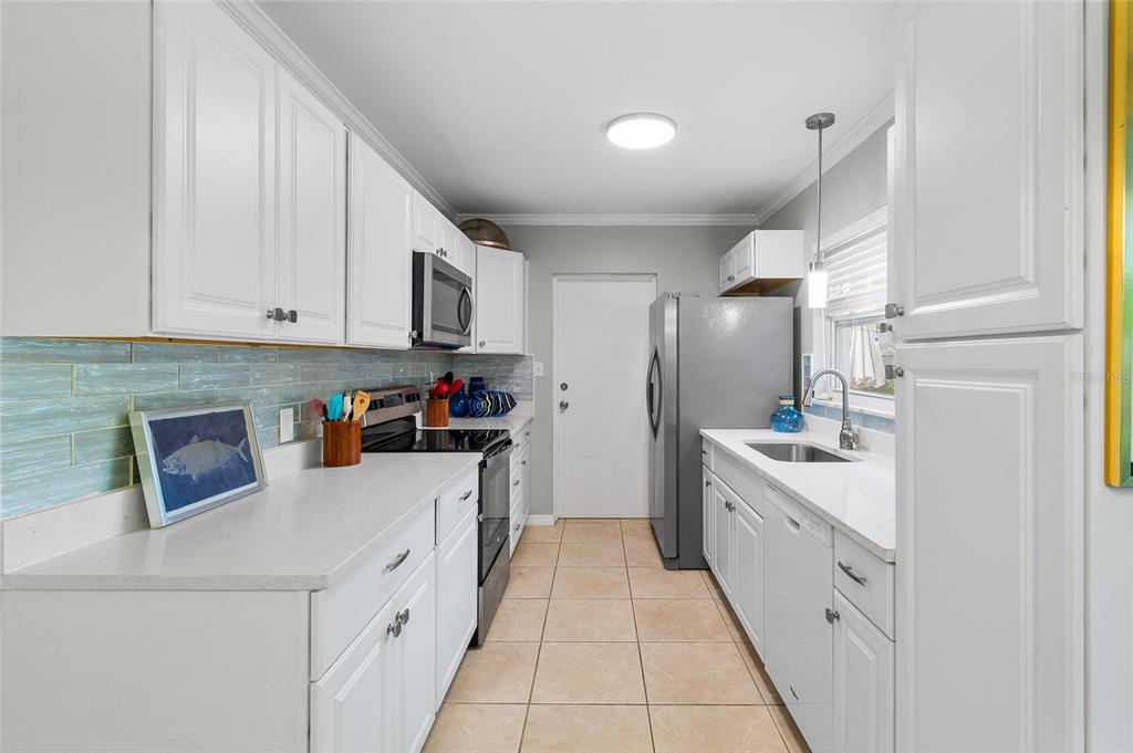 9717 54th Avenue North St. Petersburg, FL 33708 - Photo 13 of 42