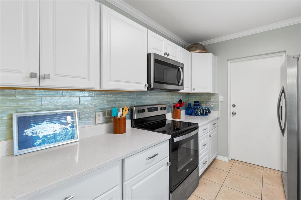 9717 54th Avenue North St. Petersburg, FL 33708 - Photo 14 of 42