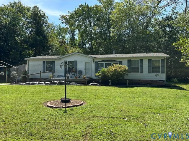 a view of a house with backyard and a tree