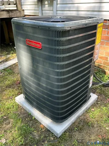 a view of utility room with washer and dryer