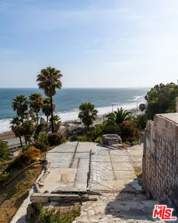 $2,000,000 | 21400 Rambla Vista, Malibu, CA 90265