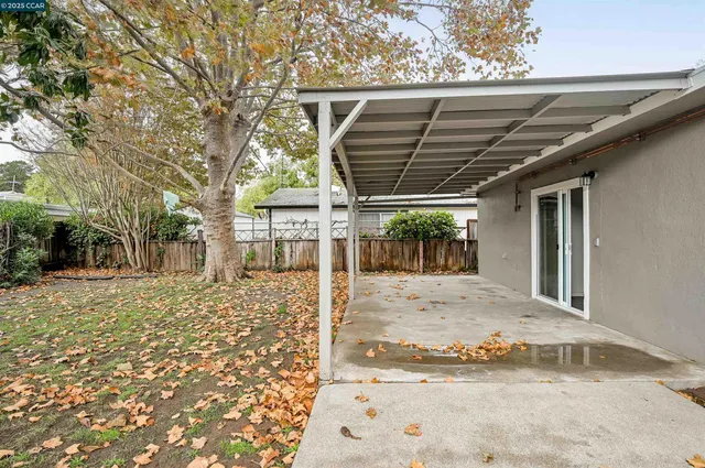 a view of a backyard of the house