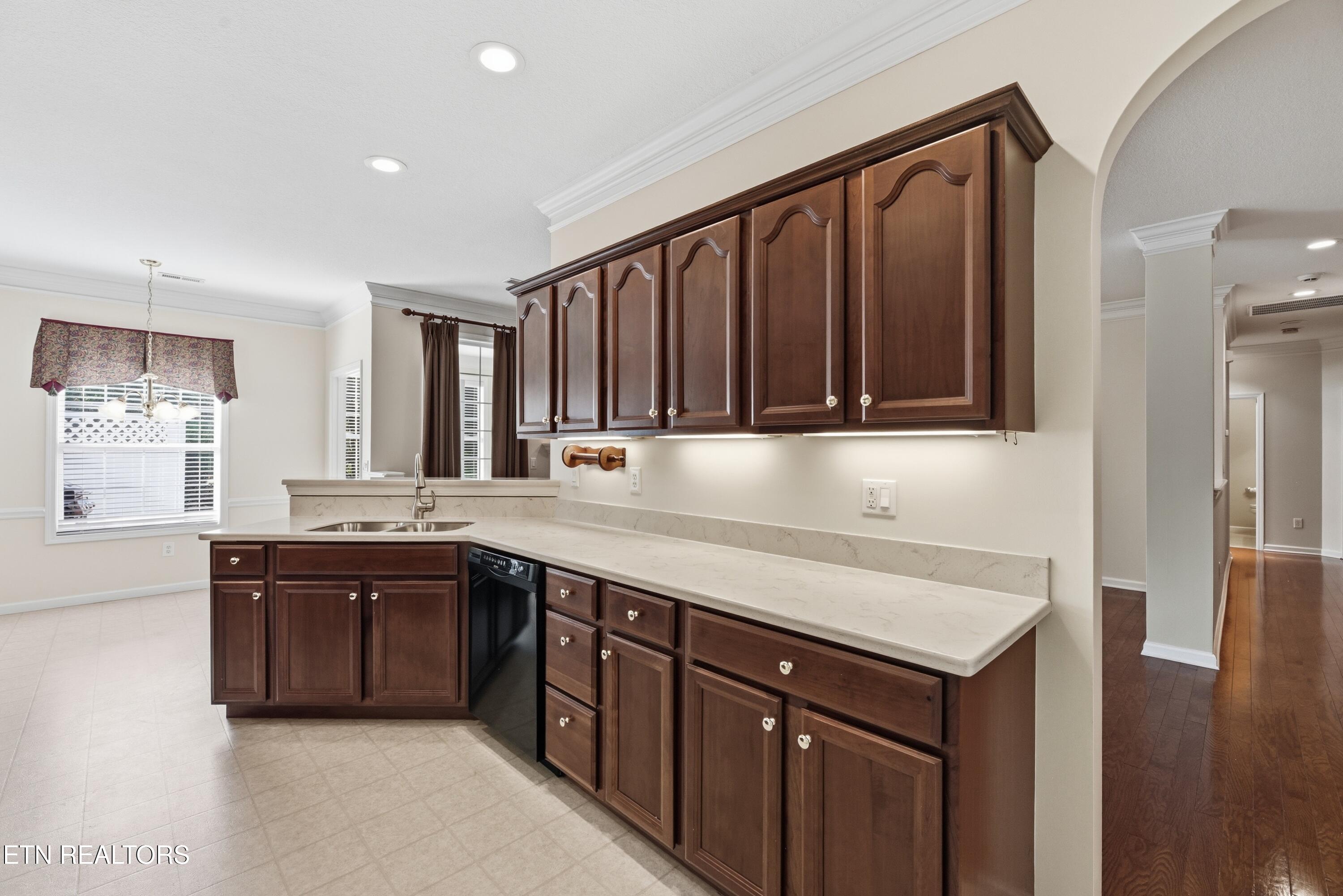 115 Devanshire Court Oak Ridge, TN 37830 - Photo 11 of 33 Kitchen and bkft area
