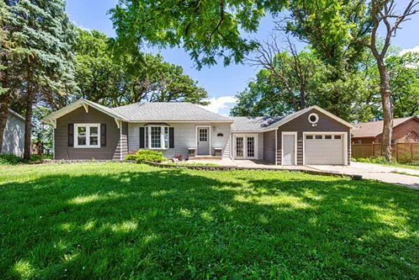 $319,000 | 775 Shoreacres Drive, Fairmont, MN 56031