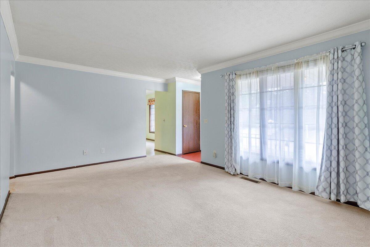 2137 Manhattan Boulevard Springfield, OH 45504 - Photo 11 of 37 11-IMG_4401