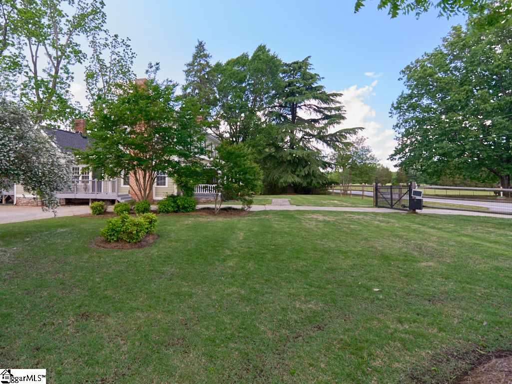 2244 Fairview Road Fountain Inn, SC 29644 - Photo 5 of 36