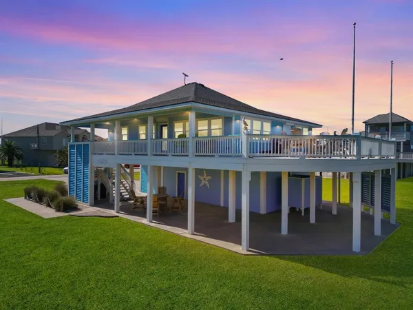 $564,000 | 808 Pinata Drive, Crystal Beach, TX 77650