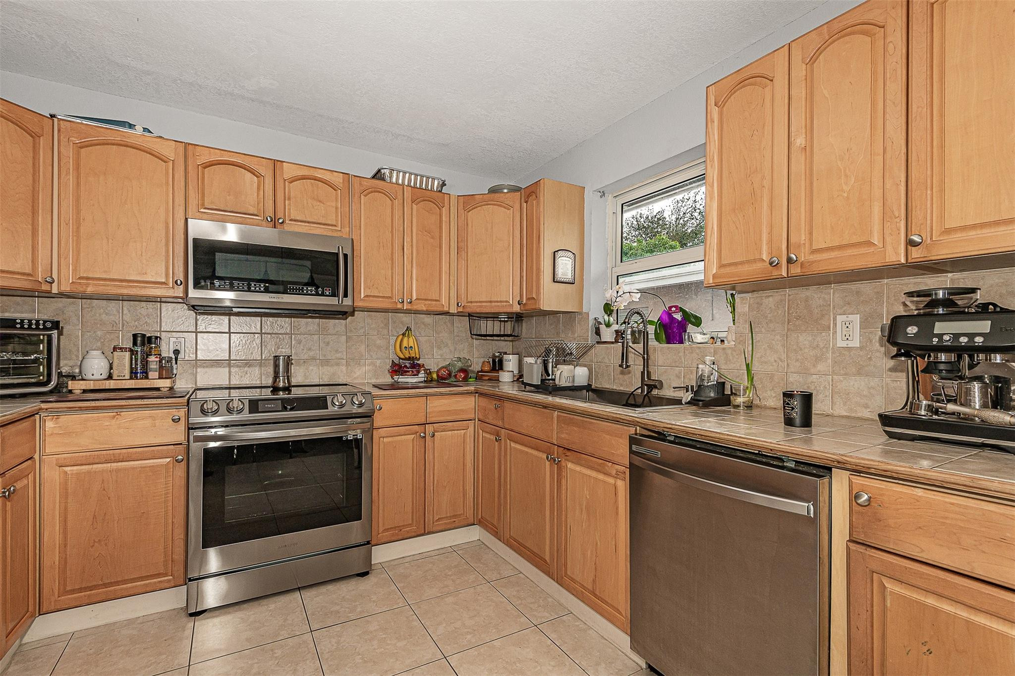 1631 North Park Road Hollywood, FL 33021 - Photo 5 of 32 Photo 5