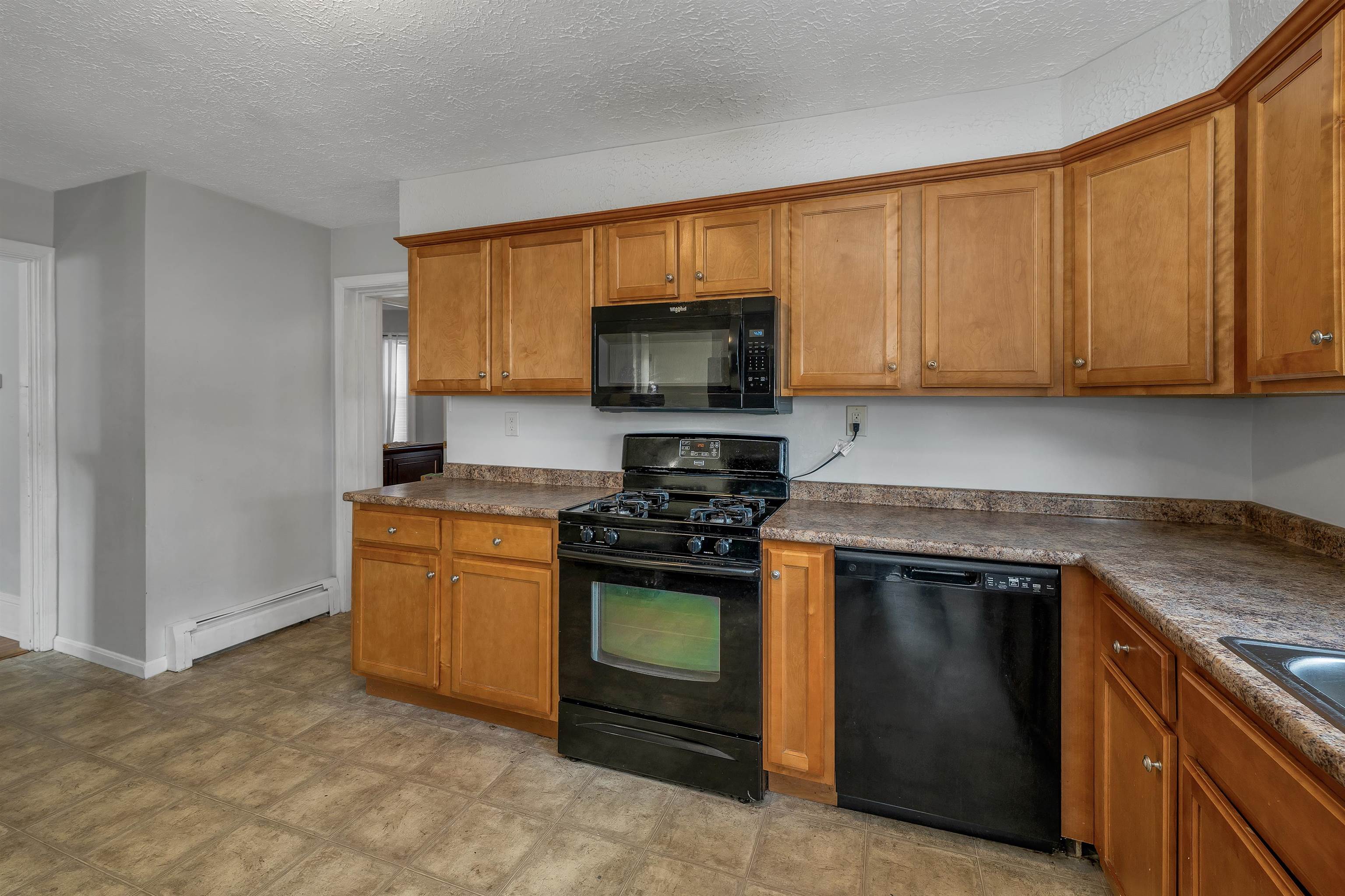 599 Beech Street Manchester, NH 03104 - Photo 9 of 56