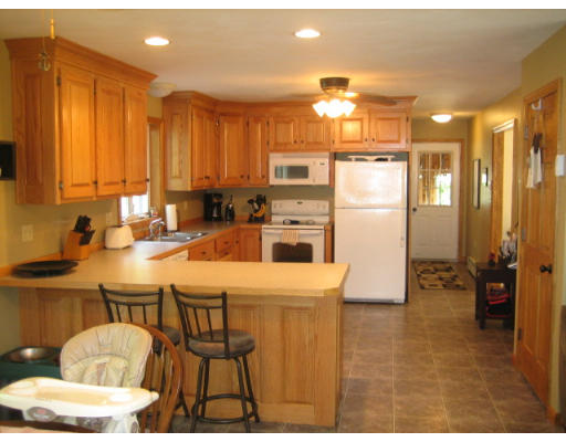 32 Turner Road Townsend, MA 01469 - Photo 3 of 27 Gallery Image 3