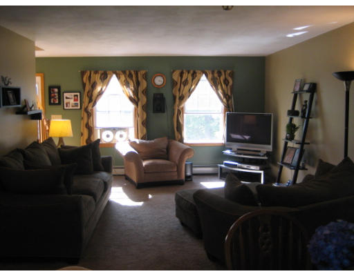 32 Turner Road Townsend, MA 01469 - Photo 4 of 27 Gallery Image 4