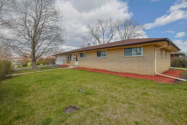 $599,000 | 761 Marshall Drive, Des Plaines, IL 60016