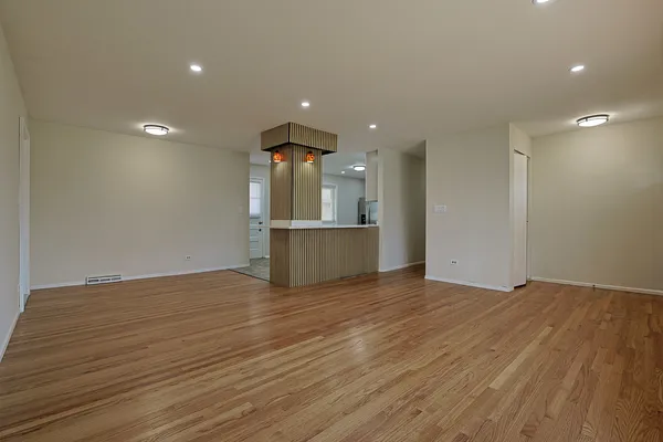 $629,000 | 761 Marshall Drive, Des Plaines, IL 60016
