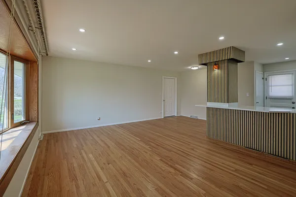 $629,000 | 761 Marshall Drive, Des Plaines, IL 60016