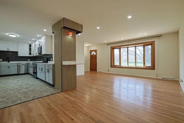 $629,000 | 761 Marshall Drive, Des Plaines, IL 60016