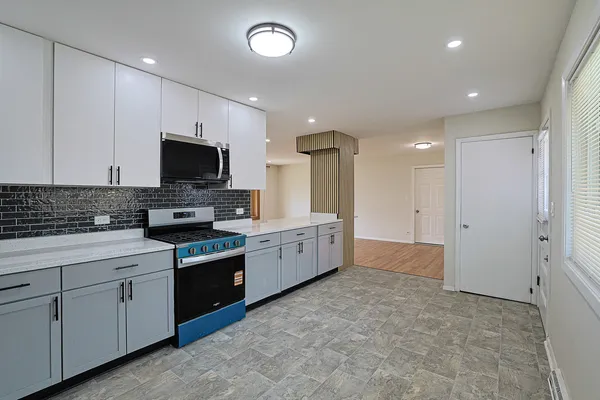 $629,000 | 761 Marshall Drive, Des Plaines, IL 60016