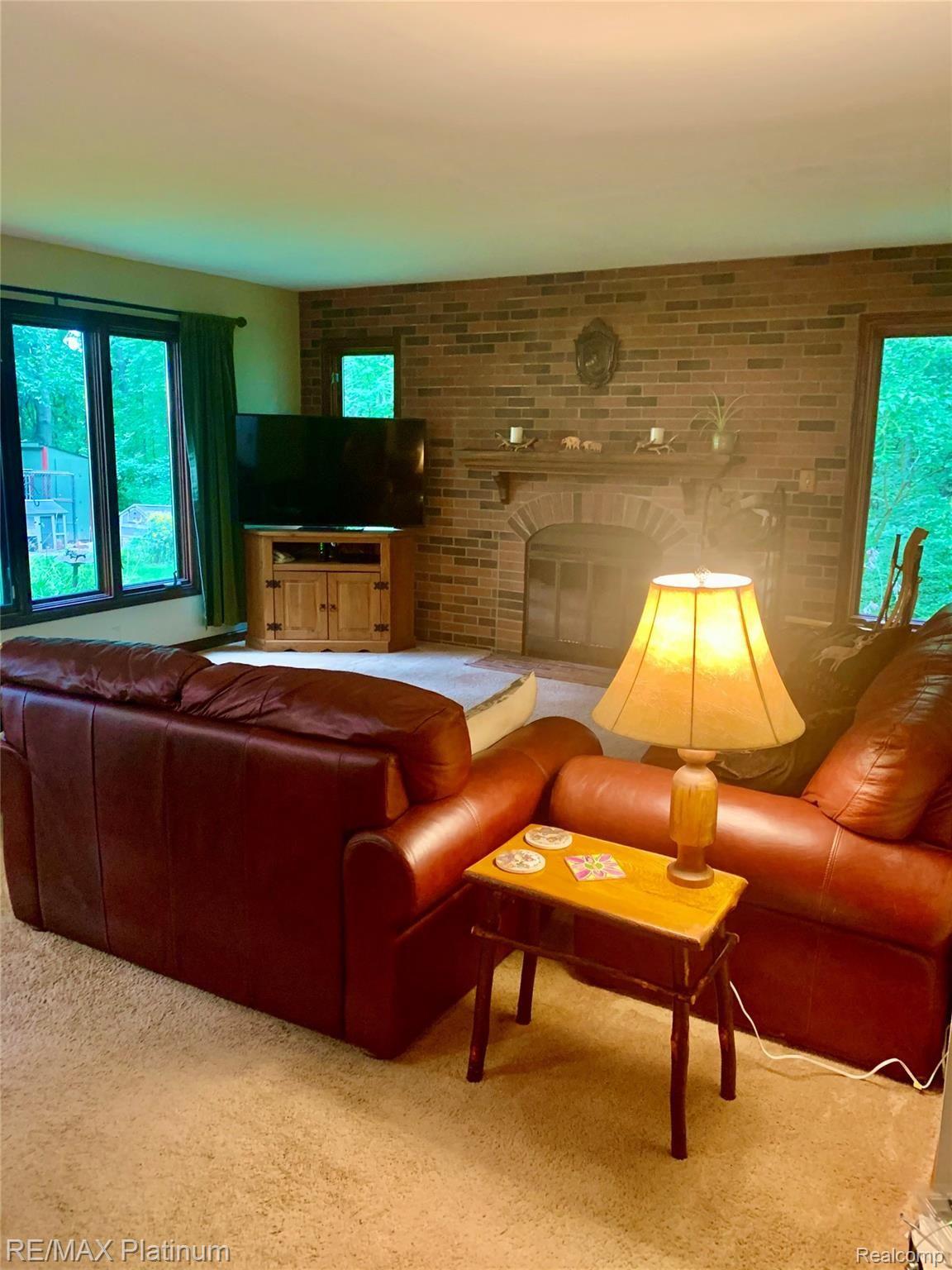 3770 Pinckney Road Howell, MI 48843 - Photo 19 of 45 Beautiful Oak Trim Windows Throughout...
