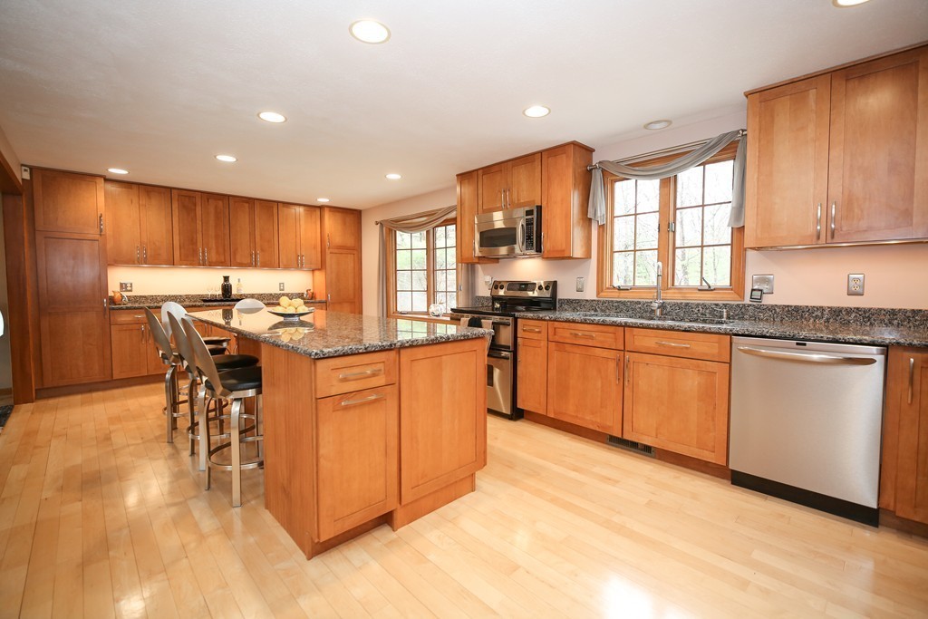 9 Rhode Island Road Wilmington, MA 01887 - Photo 4 of 30 Gallery Image 4