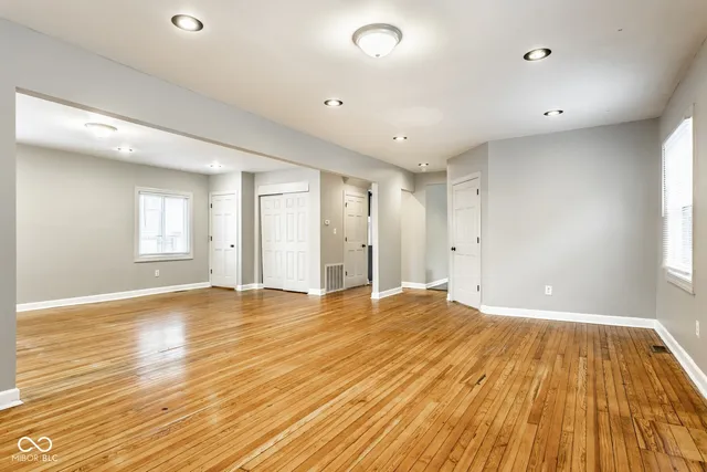 $2,300 | 1253 South East Street, Indianapolis, IN 46203