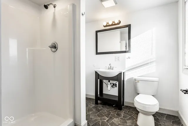 $2,300 | 1253 South East Street, Indianapolis, IN 46203