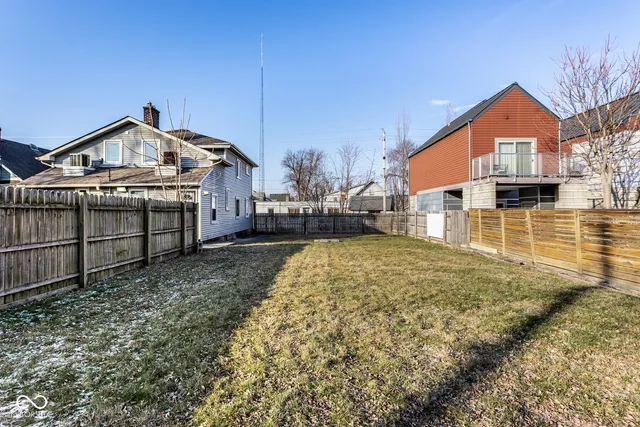 $2,300 | 1253 South East Street, Indianapolis, IN 46203