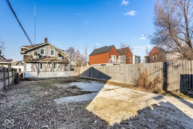 $2,300 | 1253 South East Street, Indianapolis, IN 46203