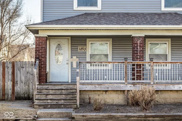 $2,300 | 1253 South East Street, Indianapolis, IN 46203