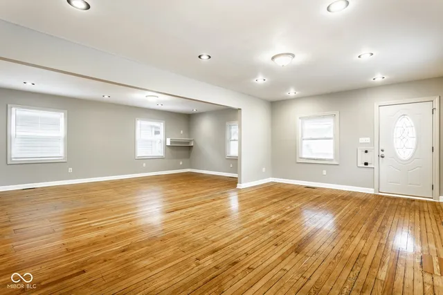 $2,300 | 1253 South East Street, Indianapolis, IN 46203