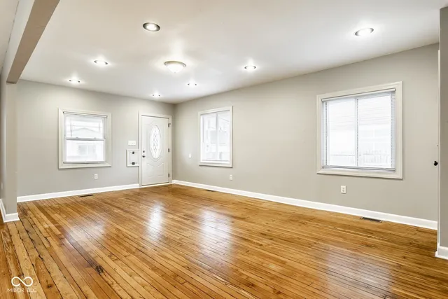 $2,300 | 1253 South East Street, Indianapolis, IN 46203