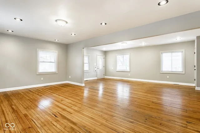 $2,300 | 1253 South East Street, Indianapolis, IN 46203