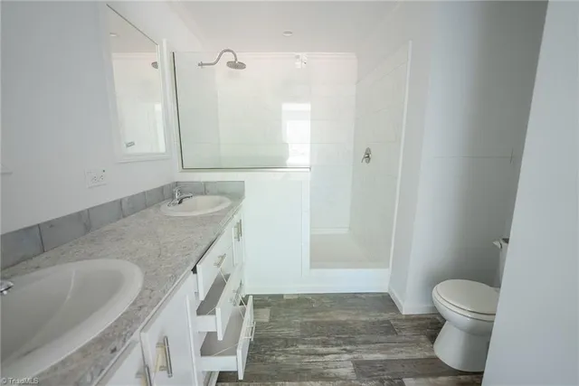 $289,900 | 1853 Hill River Road, Hiddenite, NC 28636