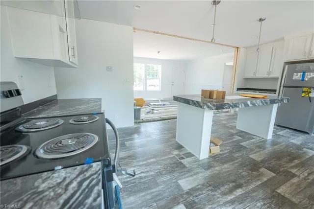 $289,900 | 1853 Hill River Road, Hiddenite, NC 28636