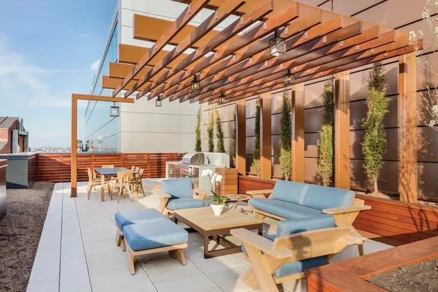 $2,449,000 | 100 Lovejoy Wharf, Unit PH3E, Boston, MA 02114